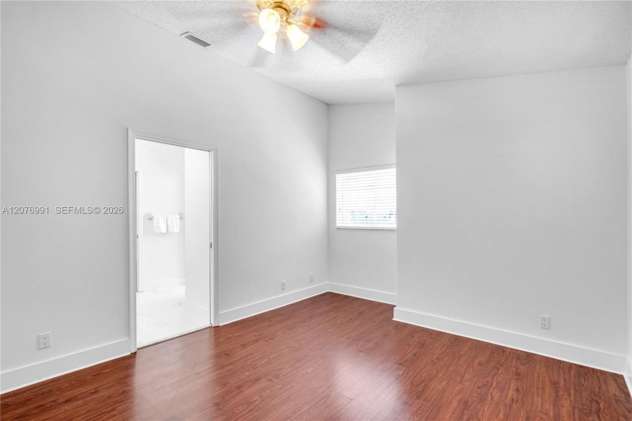 950 NW 197th Ter , Pembroke Pines, FL 33029 Photo