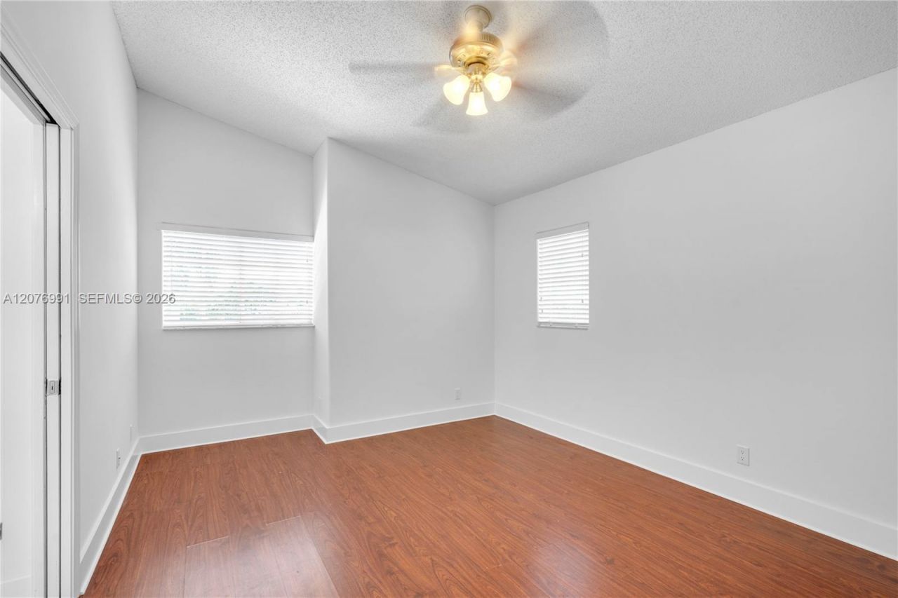 950 NW 197th Ter , Pembroke Pines, FL 33029 Photo