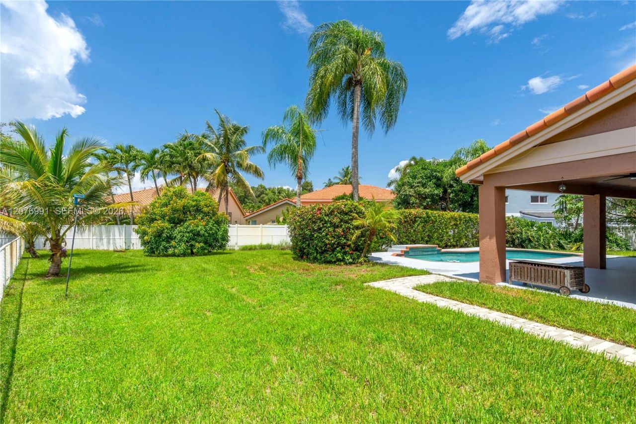 950 NW 197th Ter , Pembroke Pines, FL 33029 Photo