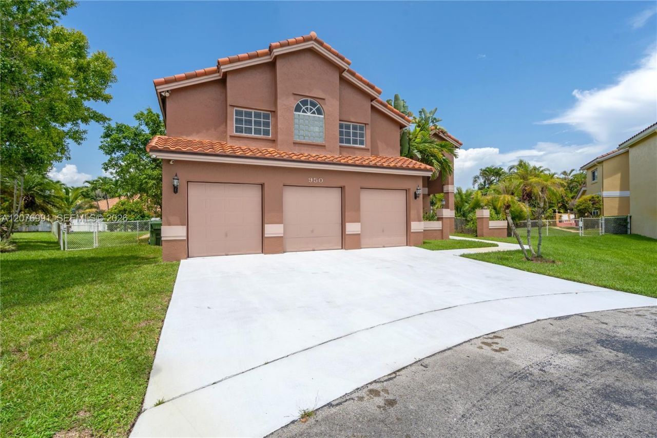 950 NW 197th Ter , Pembroke Pines, FL 33029 Photo