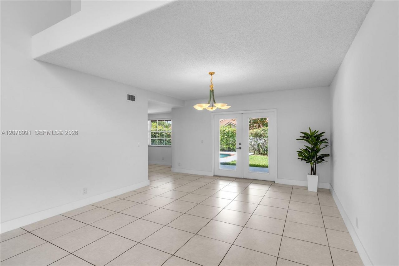950 NW 197th Ter , Pembroke Pines, FL 33029 Photo
