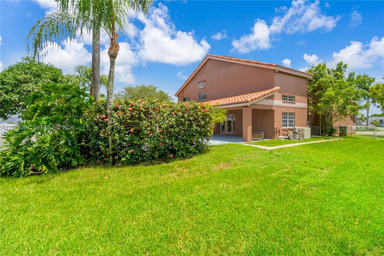 950 NW 197th Ter, Pembroke Pines, FL 33029 Photo