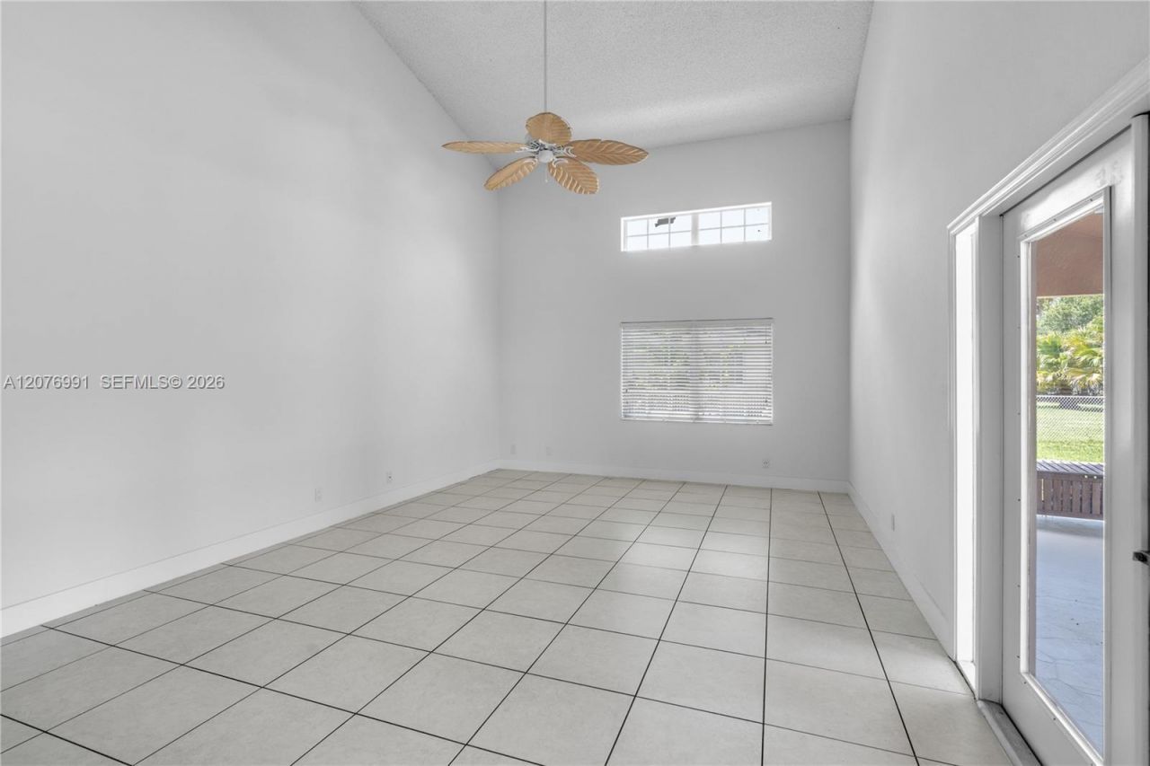 950 NW 197th Ter , Pembroke Pines, FL 33029 Photo