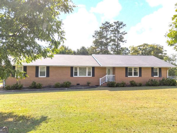 1229 Crestview Dr, Elberton, GA 30635
