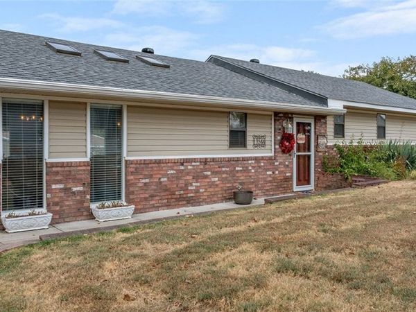 13544 Oak Park Drive, Siloam Springs, AR 72761