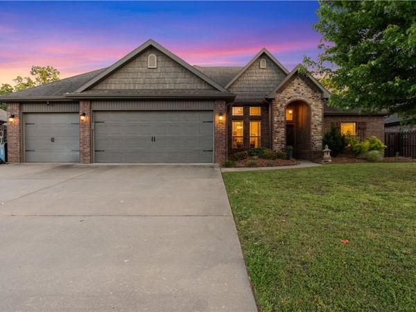 1706 NE Chaucer Street , Bentonville, AR 72712