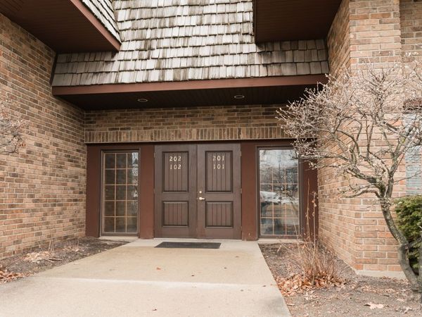 14047 W Petronella Drive , Unit 201, Libertyville, IL 60048