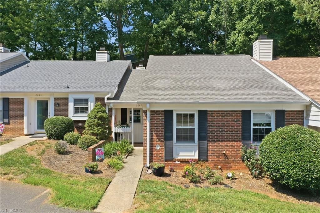 2642 Cottage Place, Greensboro, NC 27455 Main Photo