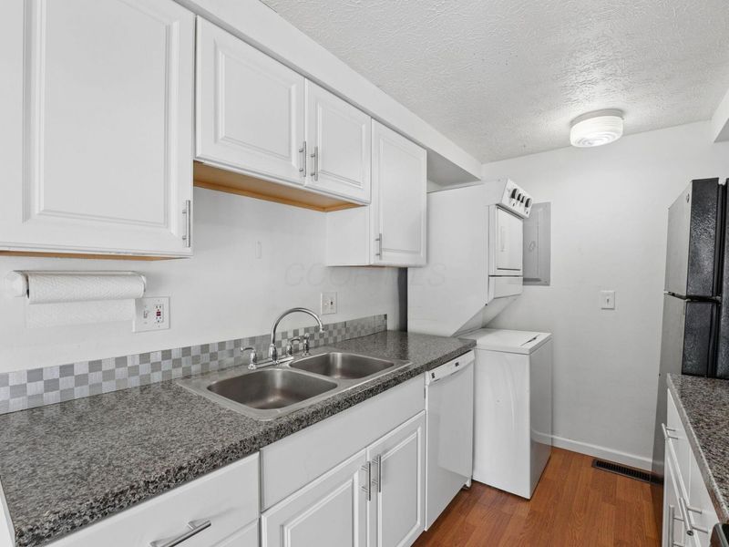 699 Cherry Hollow Road , Unit A, Columbus, OH 43228 Photo 11