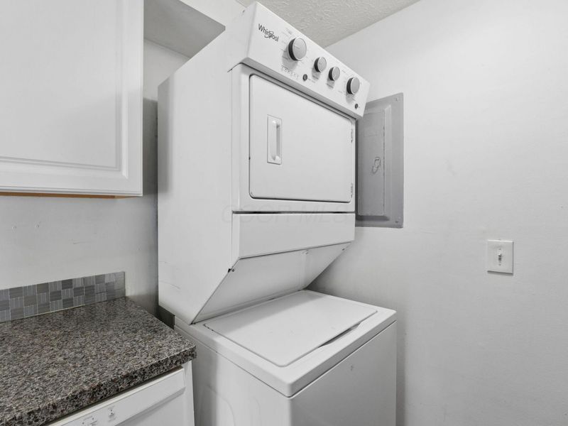 699 Cherry Hollow Road , Unit A, Columbus, OH 43228 Photo 14