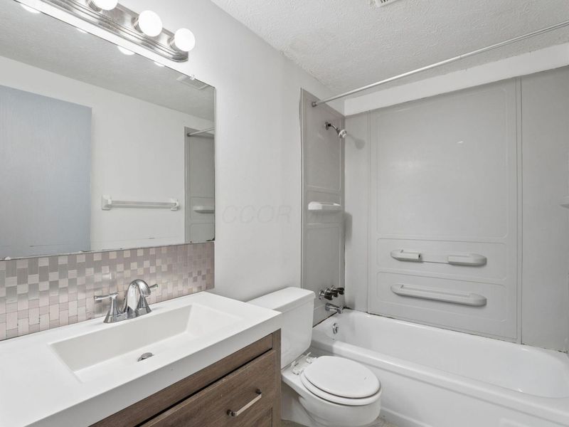 699 Cherry Hollow Road , Unit A, Columbus, OH 43228 Photo 20