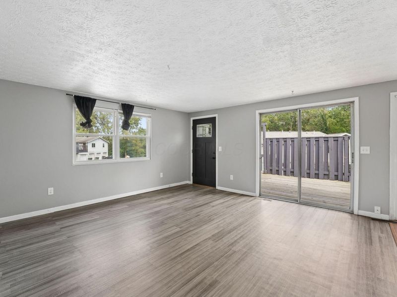699 Cherry Hollow Road , Unit A, Columbus, OH 43228 Photo 6