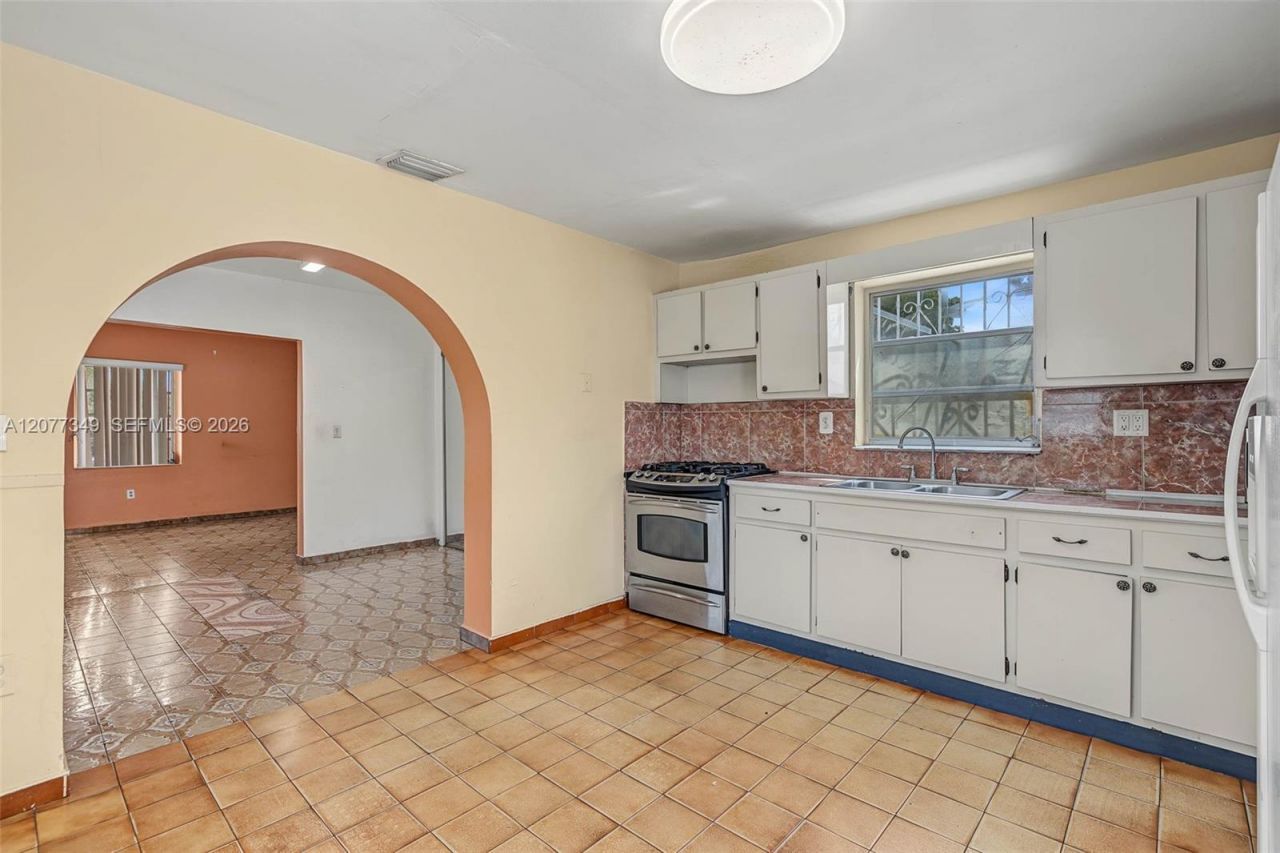 3940 NW 2nd St , Miami, FL 33126 Photo