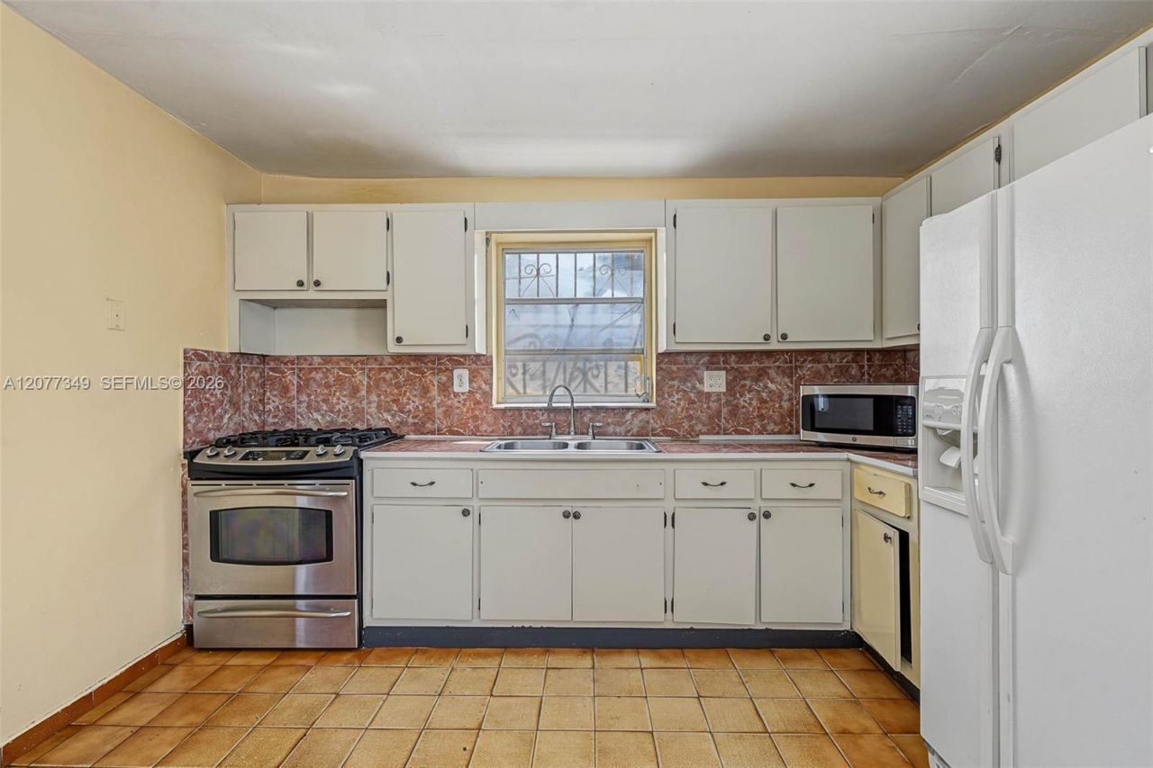 3940 NW 2nd St , Miami, FL 33126 Photo