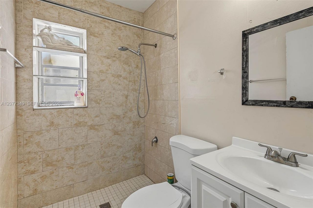3940 NW 2nd St , Miami, FL 33126 Photo