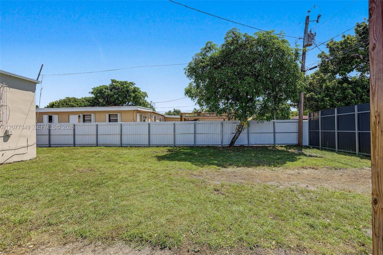 3940 NW 2nd St , Miami, FL 33126 Photo