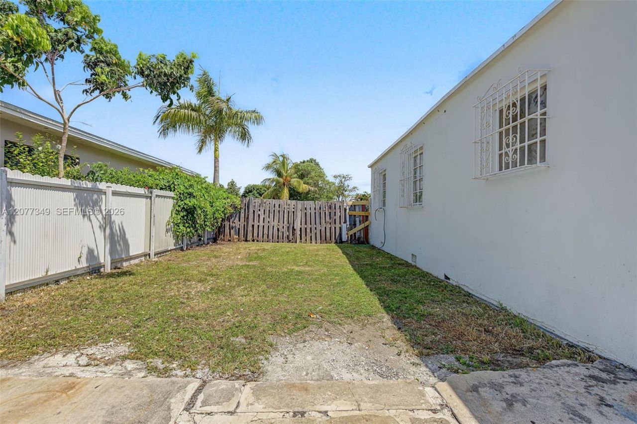 3940 NW 2nd St , Miami, FL 33126 Photo