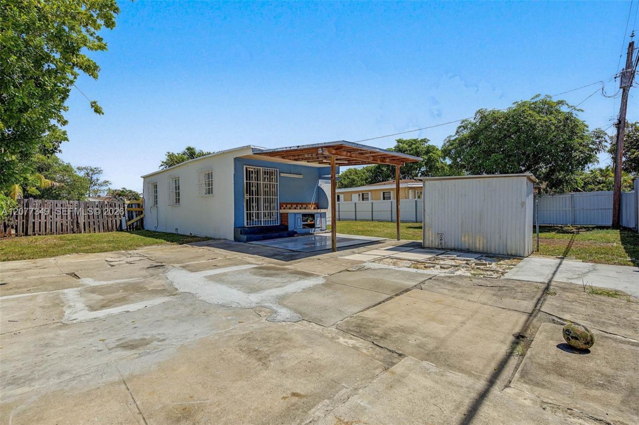 3940 NW 2nd St , Miami, FL 33126 Photo