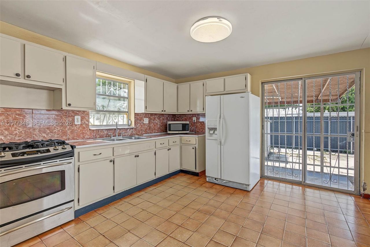 3940 NW 2nd St , Miami, FL 33126 Photo