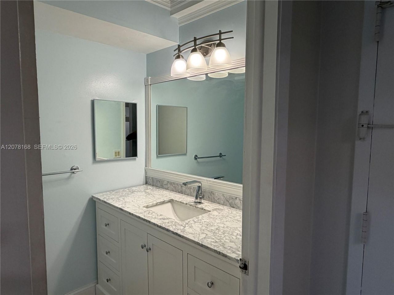301 Racquet Club Rd , Unit 210, Weston, FL 33326 Photo