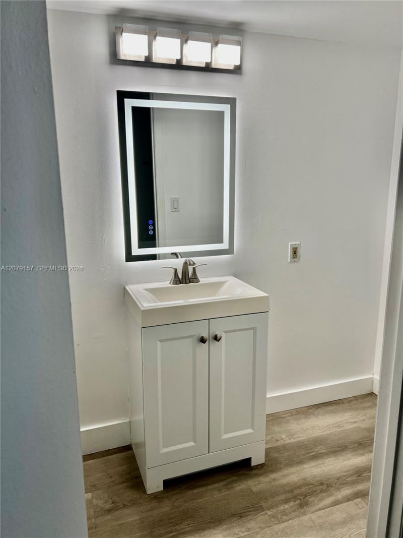 540 Brickell Key Dr, Unit 218, Miami, FL 33131 Photo