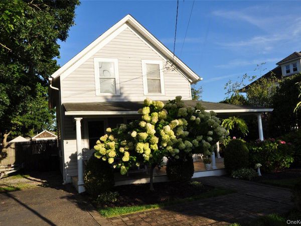 23 LAKE AVE , Center Moriches, NY 11934