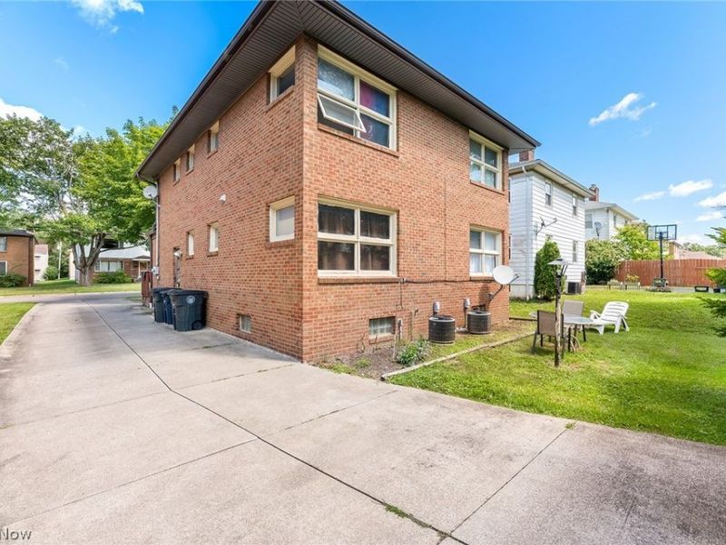 1768-1770 Liberty Drive, Akron, OH 44313 Photo 4