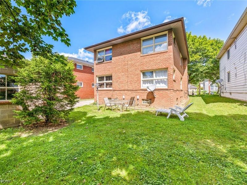 1768-1770 Liberty Drive, Akron, OH 44313 Photo 5