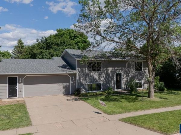 1000 S Lakota Ave, Brandon, SD 57005