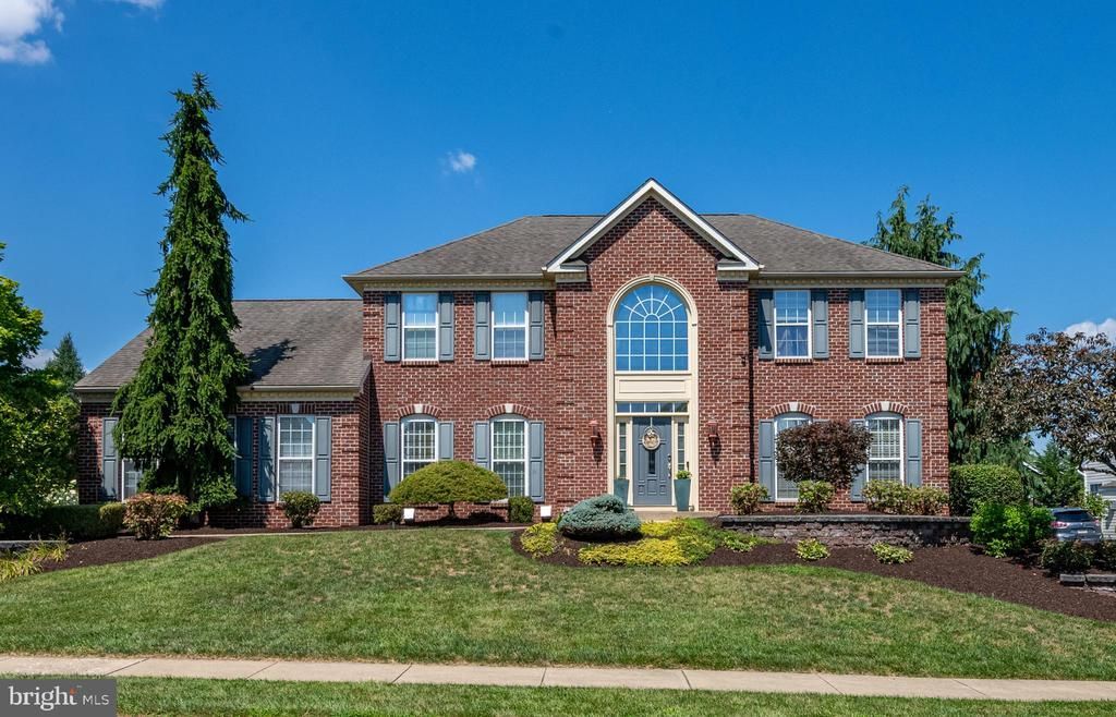 8 HIDDEN BROOK WAY , SINKING SPRING, PA 19608