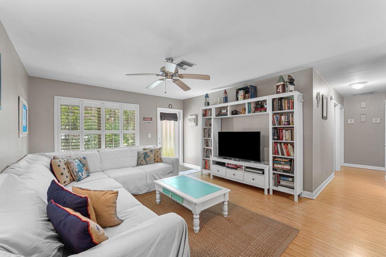 612 NW 7th Court, Boynton Beach, FL 33426 Photo