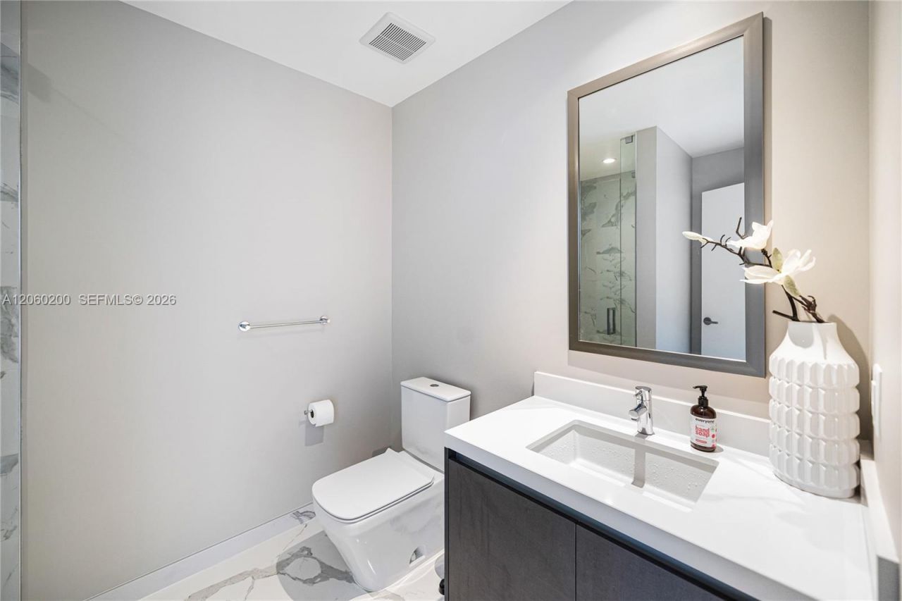 851 NE 1st Ave , Unit 2911, Miami, FL 33132 Photo