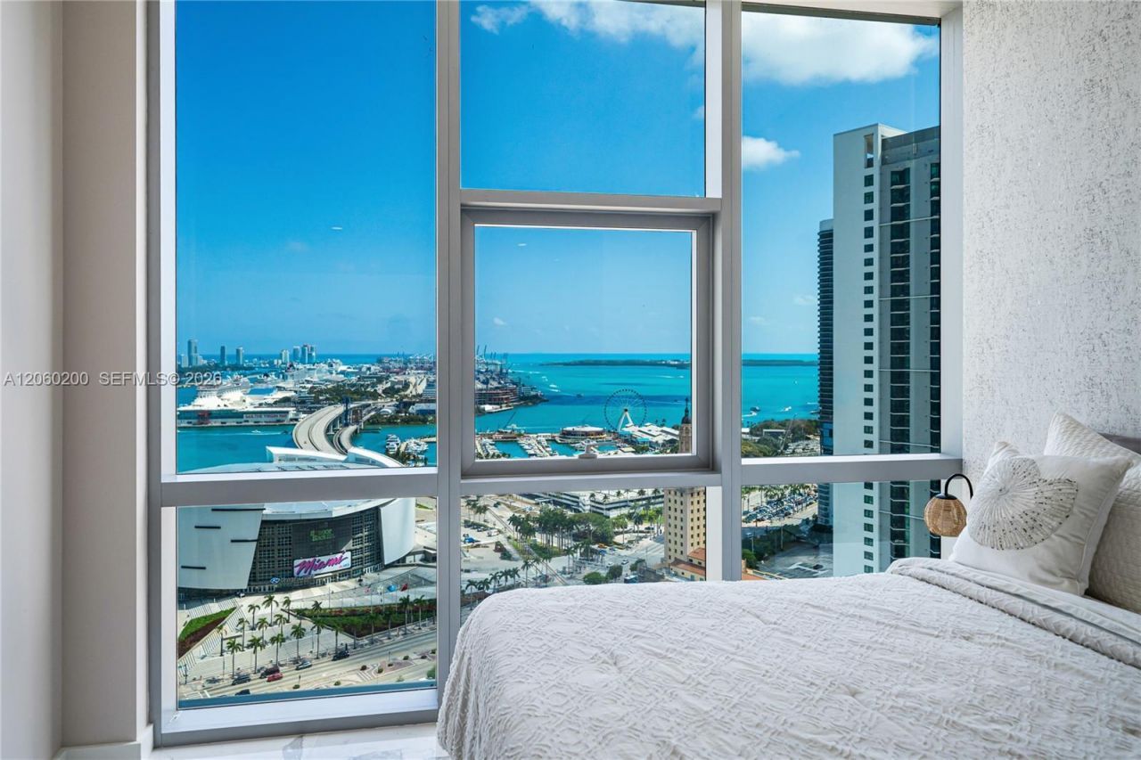 851 NE 1st Ave , Unit 2911, Miami, FL 33132 Photo