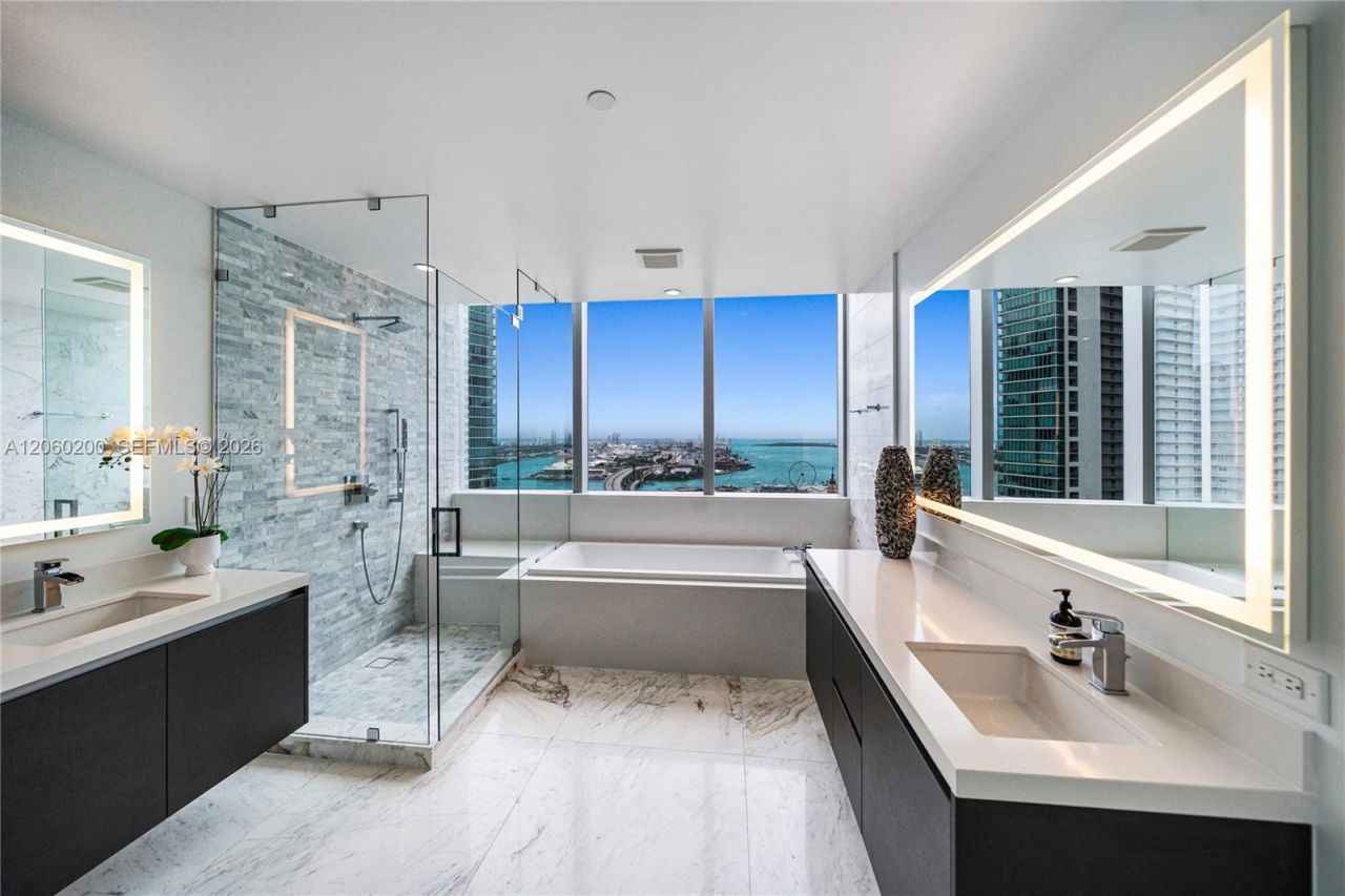 851 NE 1st Ave , Unit 2911, Miami, FL 33132 Photo