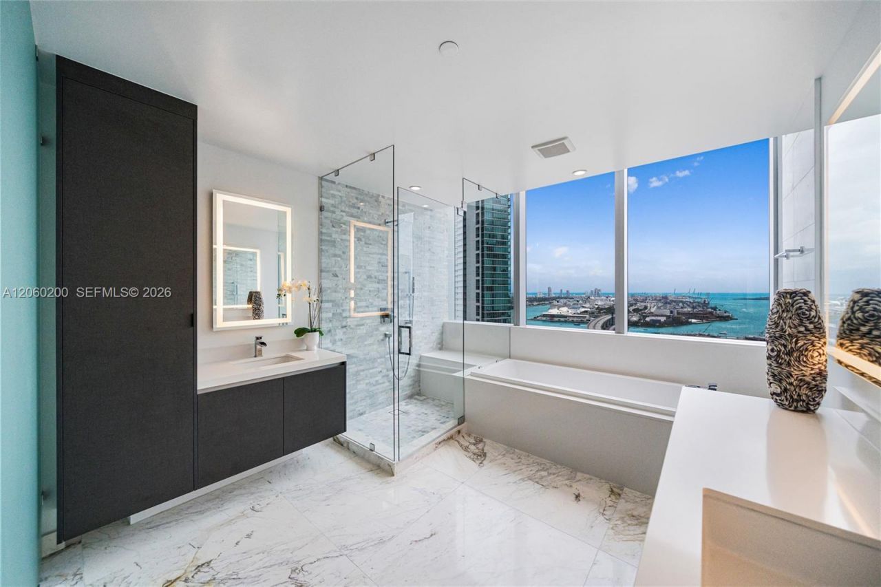 851 NE 1st Ave , Unit 2911, Miami, FL 33132 Photo