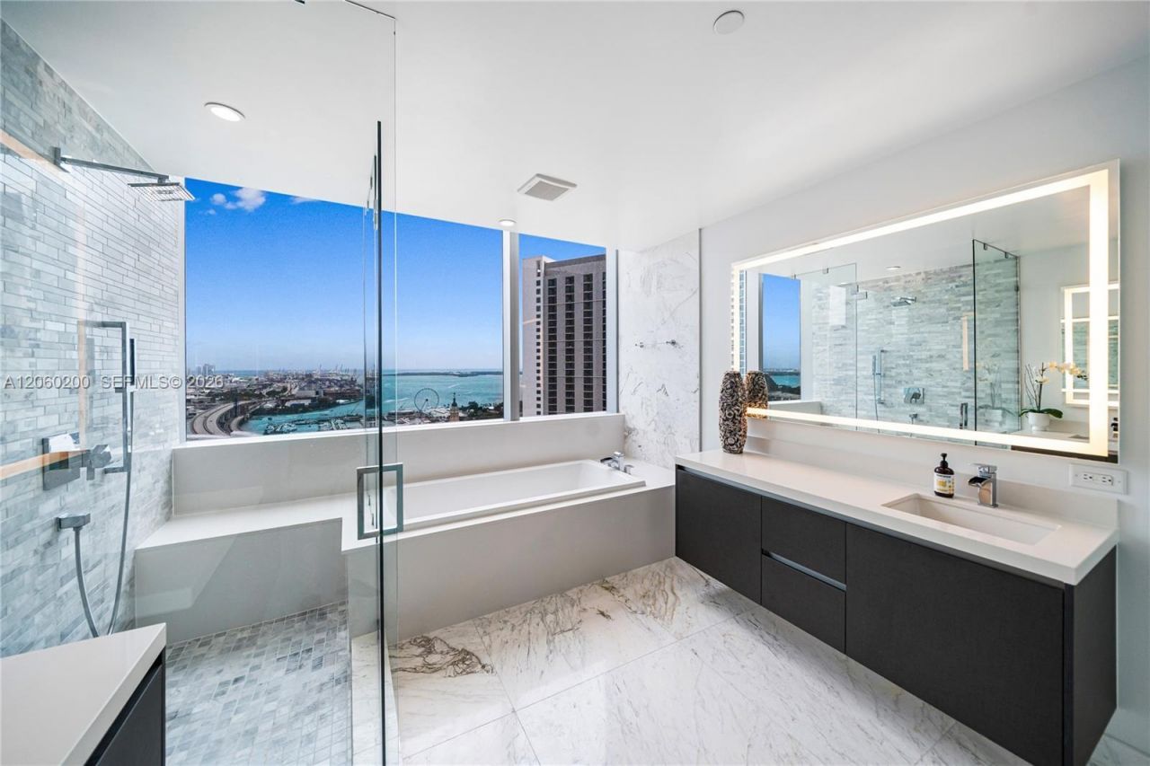 851 NE 1st Ave , Unit 2911, Miami, FL 33132 Photo