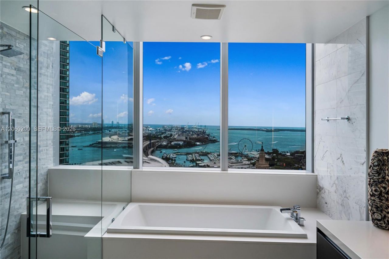 851 NE 1st Ave , Unit 2911, Miami, FL 33132 Photo