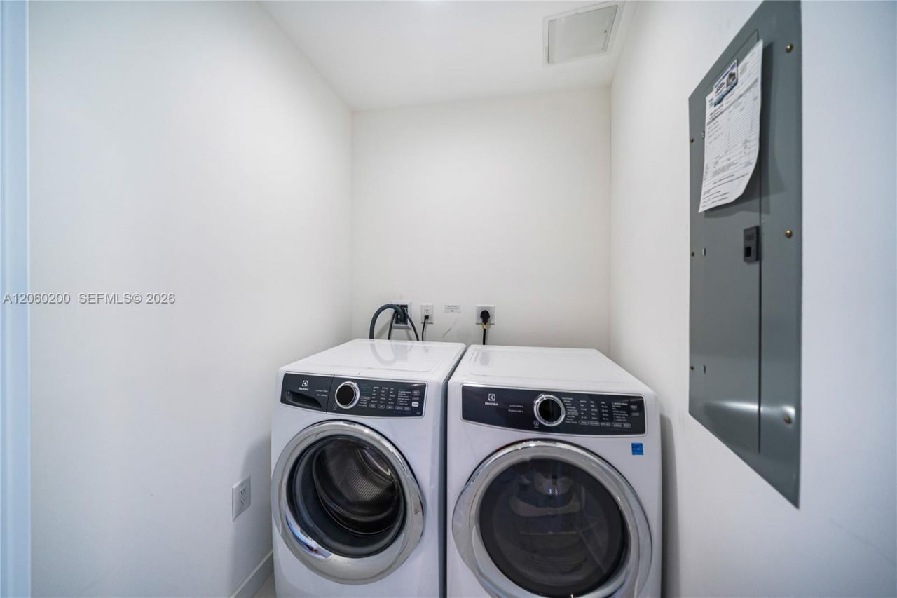 851 NE 1st Ave , Unit 2911, Miami, FL 33132 Photo