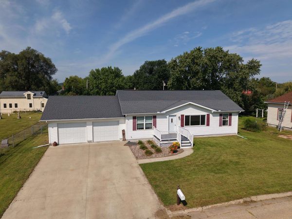 603 N Wacouta Avenue, Prairie Du Chien, WI 53821