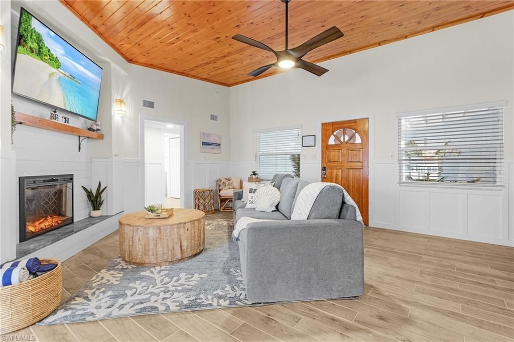 467 Madison Ct , Fort Myers Beach, FL 33931 Photo