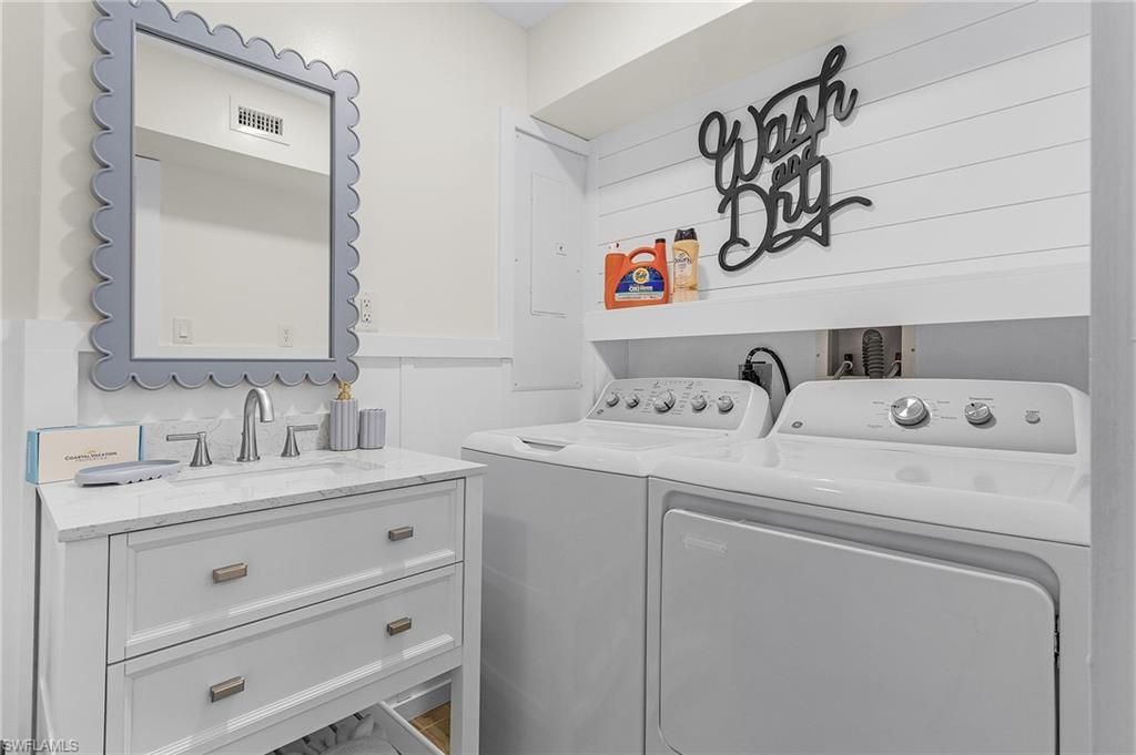 467 Madison Ct , Fort Myers Beach, FL 33931 Photo