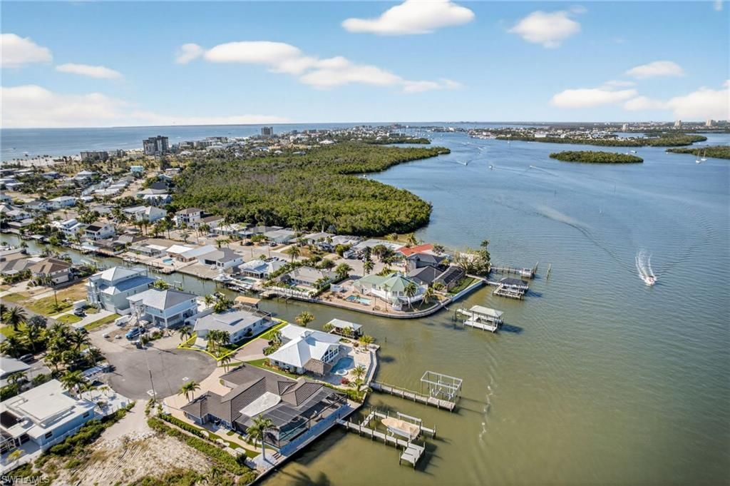 467 Madison Ct , Fort Myers Beach, FL 33931 Photo