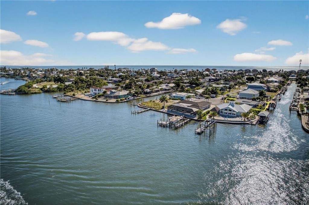467 Madison Ct , Fort Myers Beach, FL 33931 Photo
