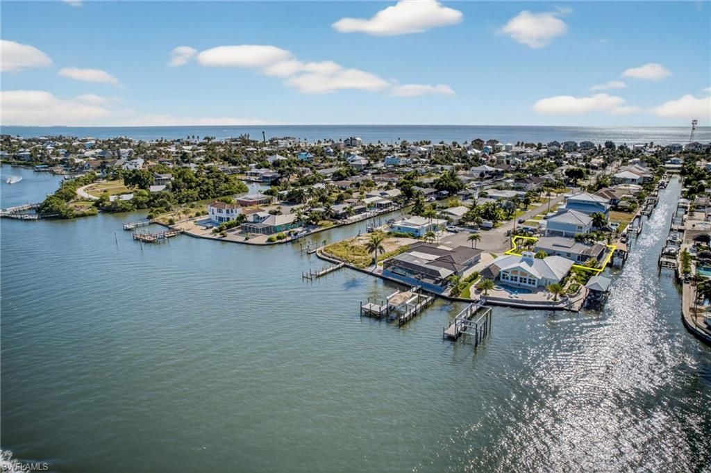 467 Madison Ct , Fort Myers Beach, FL 33931 Photo