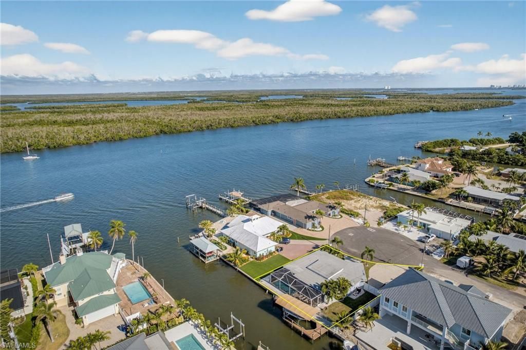 467 Madison Ct , Fort Myers Beach, FL 33931 Photo