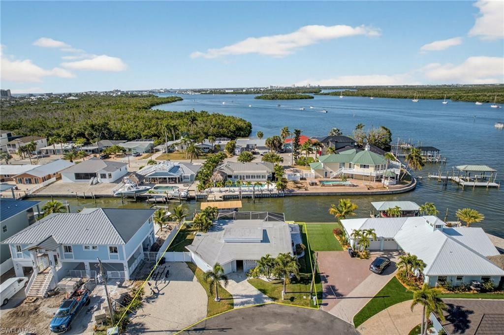 467 Madison Ct , Fort Myers Beach, FL 33931 Photo