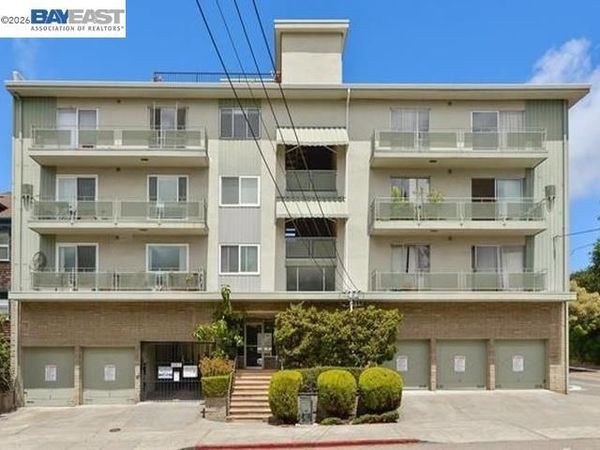 3877 Howe St, Unit 107, Oakland, CA 94611