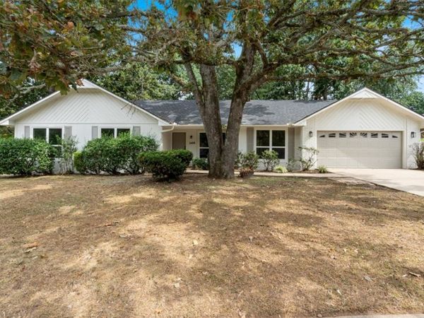 2408 N East Oaks Drive , Fayetteville, AR 72703