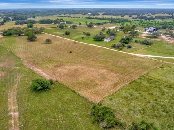 000 Levi Sloan Road , Victoria, TX 77904