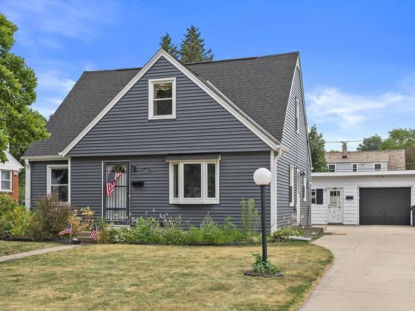 725 Oak STREET, South Milwaukee, WI 53172